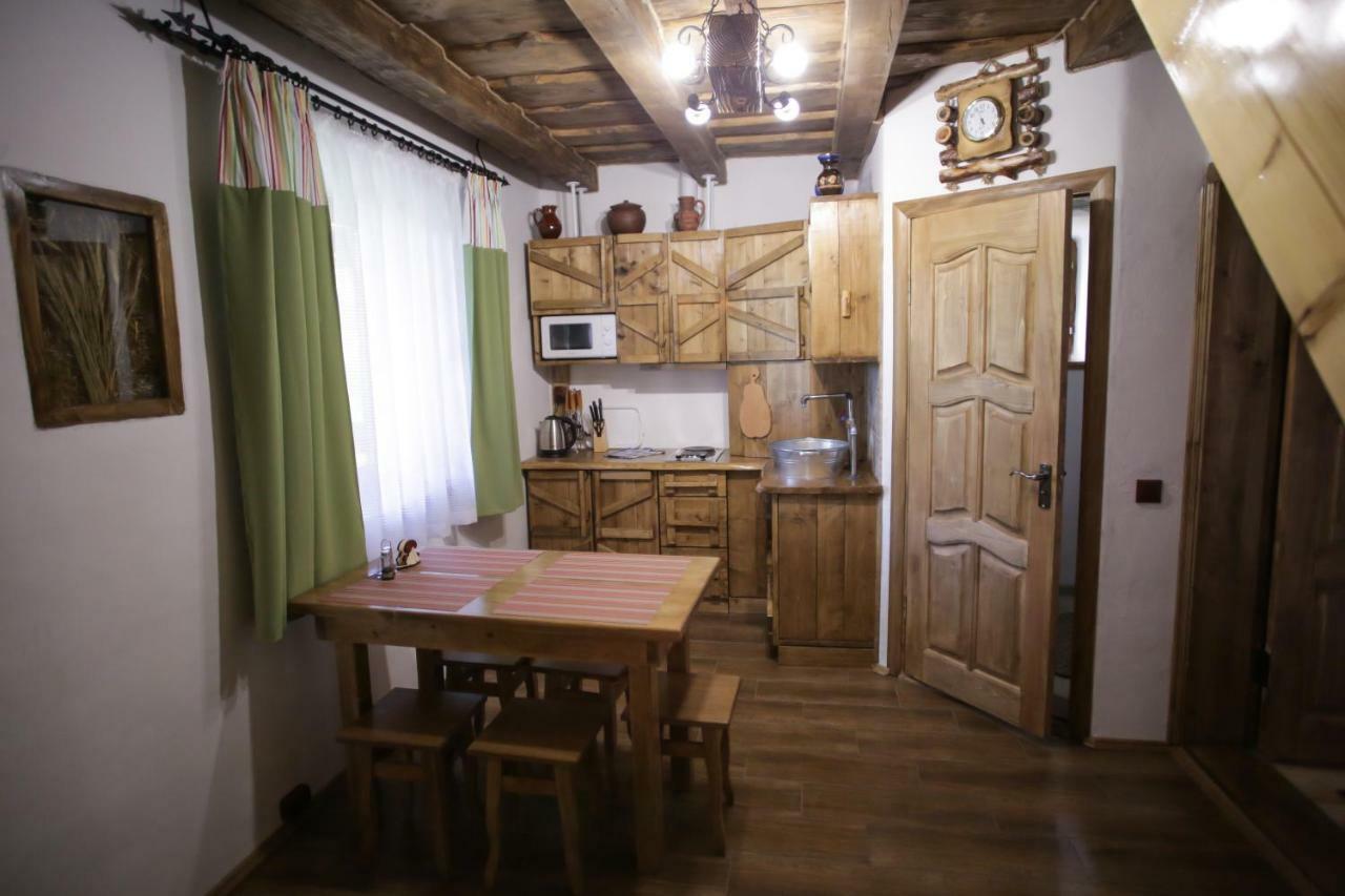 Villa Еко Дім З Соломи Solotschyn Exterior foto